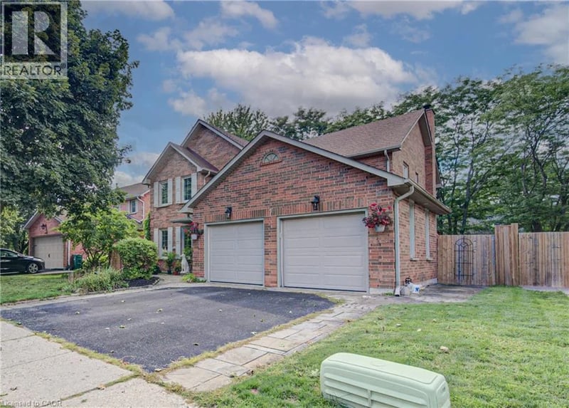 7 STOCK Court, Cambridge, Ontario, N3C3R4, Cambridge, Ontario — photo 1 of 5