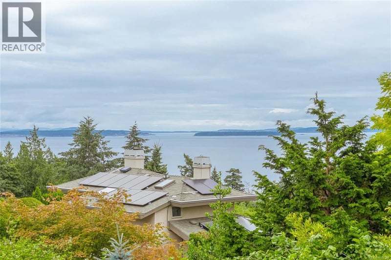951 Seamist Rise, Saanich, British Columbia, V8Y2B3, Saanich, British Columbia — photo 1 of 5