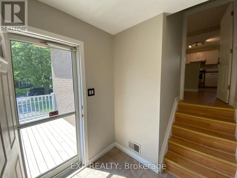 #Upper 92 Leaside Drive, Welland (N. Welland), Ontario, L3C6B2, Welland (N. Welland), Ontario — photo 1 of 5