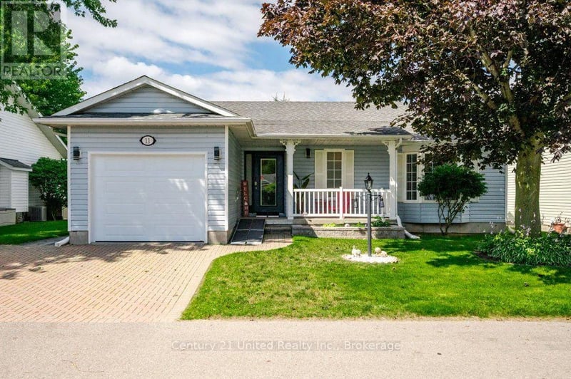 11 Algonquin Trail, Clarington (Bowmanville), Ontario, L1B1A1, Clarington (Bowmanville), Ontario — photo 1 of 5