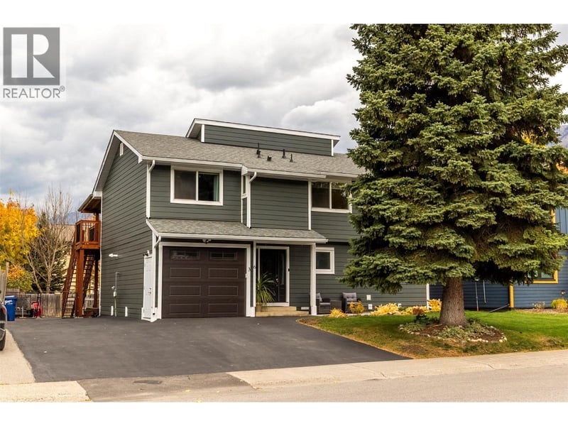 36 Mt Klauer Street, Fernie, British Columbia, V0B1M3, Fernie, British Columbia — photo 1 of 5