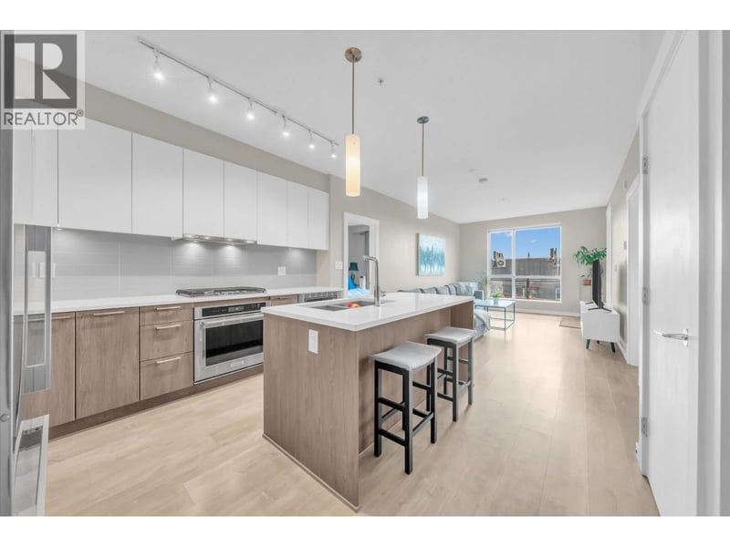 #303 625 3RD Street, North Vancouver, British Columbia, V7L0G3, North Vancouver, British Columbia — photo 1 of 5