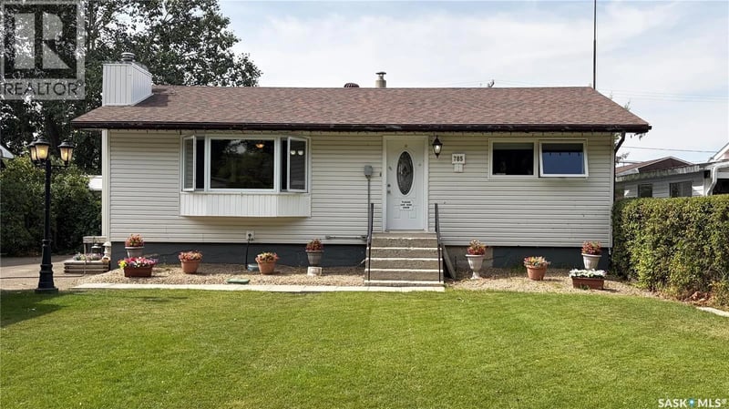 785 Centre STREET, Shaunavon, Saskatchewan, S0N2M0, Shaunavon, Saskatchewan — photo 1 of 5