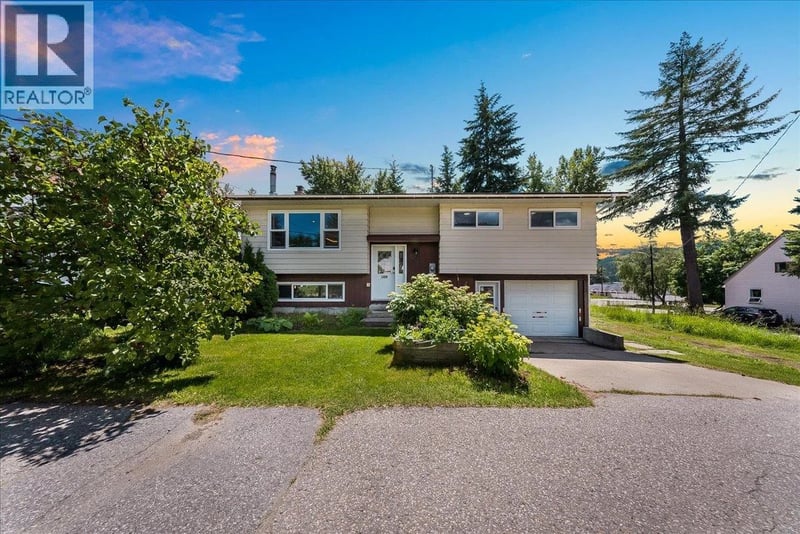 2108 Third Avenue, Rossland, British Columbia, V0G1Y0, Rossland, British Columbia — photo 1 of 5