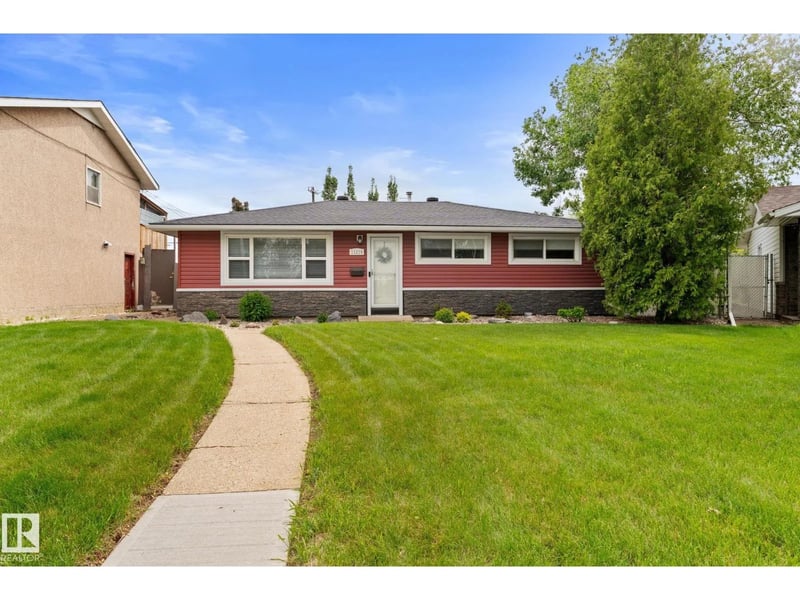 11219 134A AV NW, Edmonton, Alberta, T5E1M4, Edmonton, Alberta — photo 1 of 5