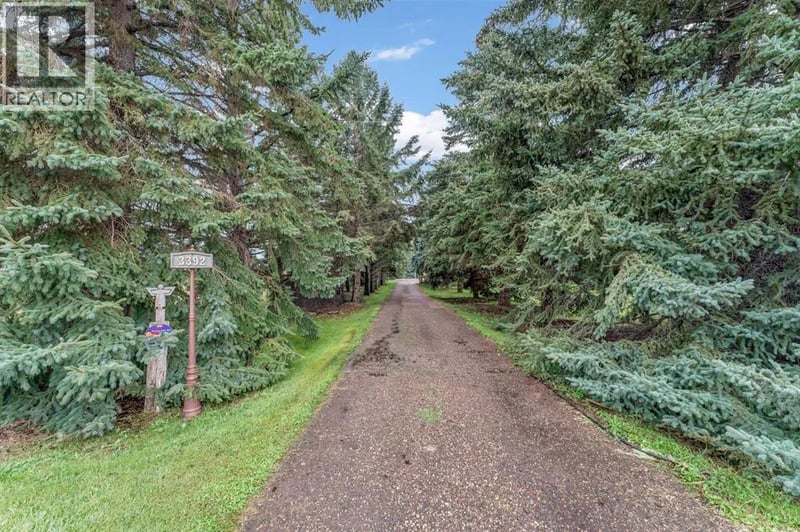3392 Gershaw Drive Southwest, Medicine Hat, Alberta, T1B0B2, Medicine Hat, Alberta — photo 1 of 5
