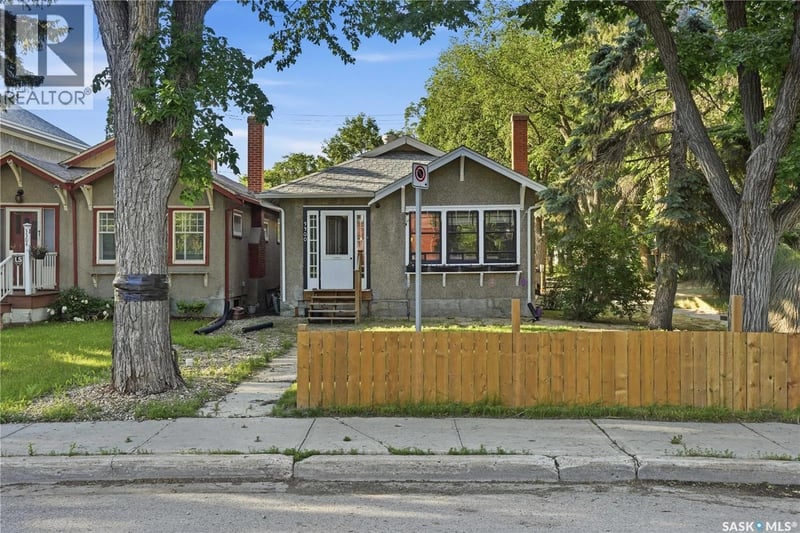 3300 Victoria AVENUE, Regina, Saskatchewan, S4T1L6, Regina, Saskatchewan — photo 1 of 5