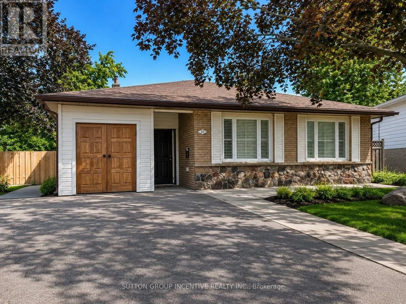35 Davies Crescent, Barrie (Grove East), Ontario, L4M2M4, Barrie (Grove East), Ontario — photo 1 of 5
