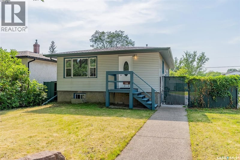 1300 Aberdeen STREET, Regina, Saskatchewan, S4T5K2, Regina, Saskatchewan — photo 1 of 5