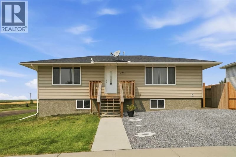 301 3rd Street West, Standard, Alberta, T0J3G0, Standard, Alberta — photo 1 of 5