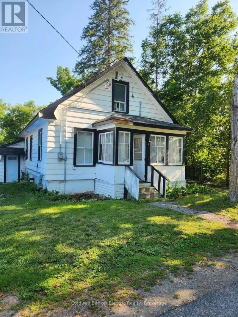 24 Victoria Street East, Kawartha Lakes (Omemee), Ontario, K0L2W0, Kawartha Lakes (Omemee), Ontario — photo 1 of 5
