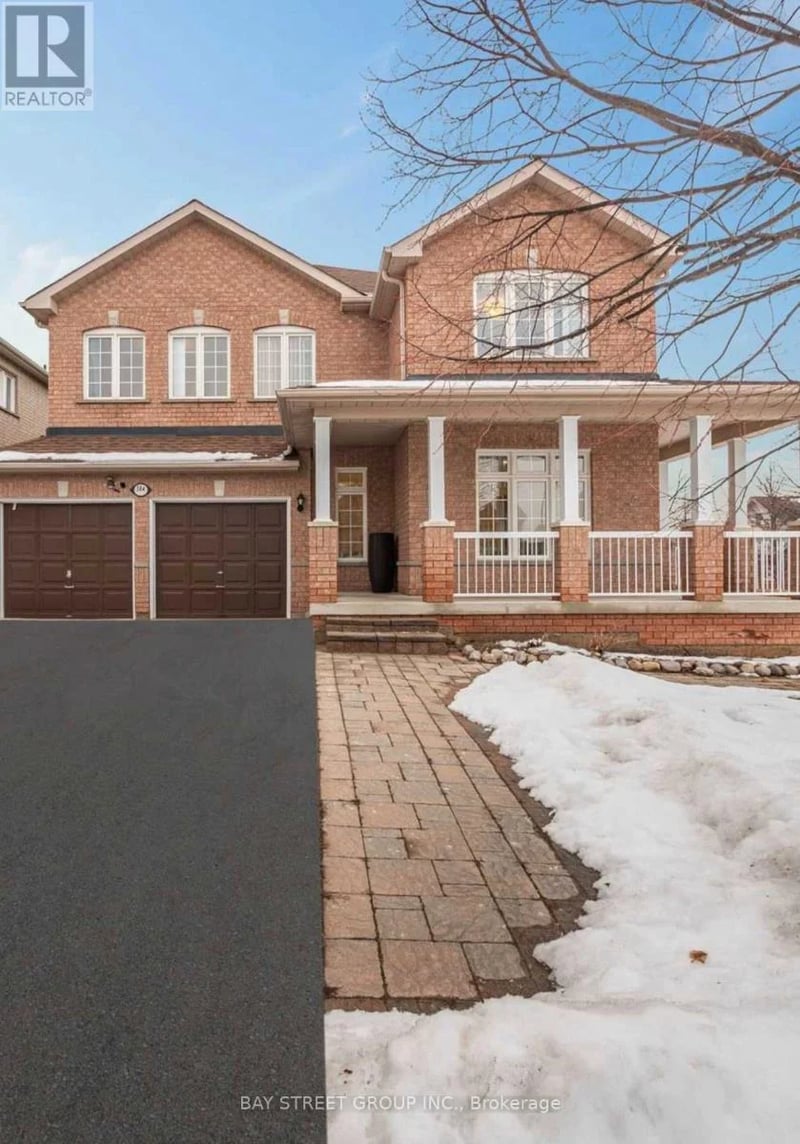 384 Spruce Grove Crescent, Newmarket (Woodland Hill), Ontario, L3X2X3, Newmarket (Woodland Hill), Ontario — photo 1 of 5