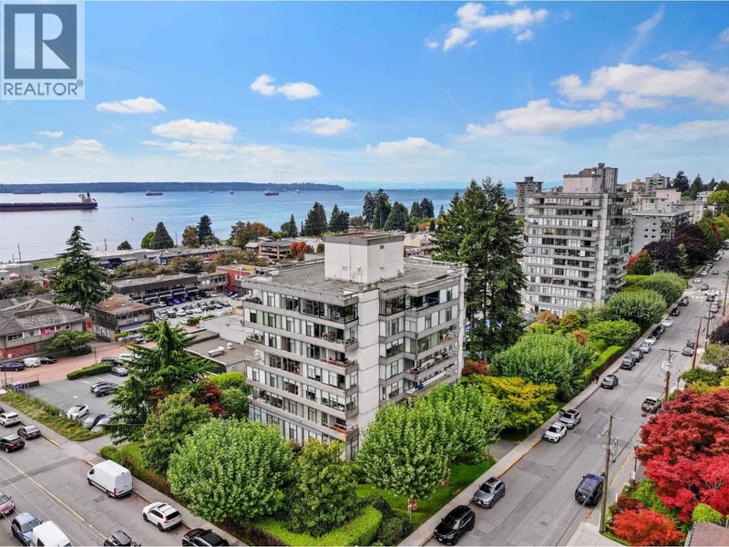 #114 1420 DUCHESS Avenue, West Vancouver, British Columbia, V7T1H8, West Vancouver, British Columbia — photo 1 of 5