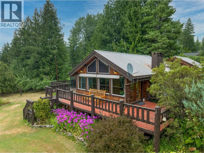 4061 Torry Road, Eagle Bay, British Columbia, V0E1T0, Eagle Bay, British Columbia — photo 1 of 5