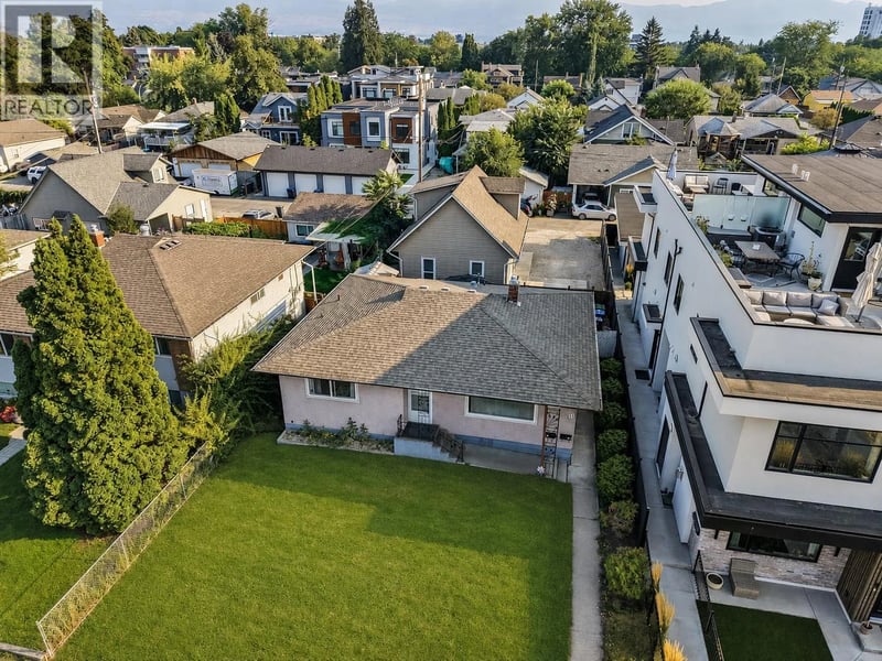 811 Martin Avenue, Kelowna, British Columbia, V1Y6V4, Kelowna, British Columbia — photo 1 of 5