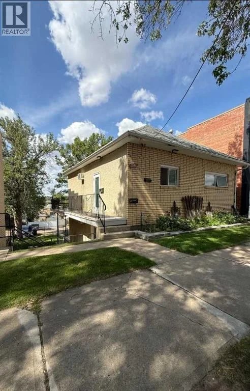422 5 Street Southeast, Medicine Hat, Alberta, T1A0N1, Medicine Hat, Alberta — photo 1 of 5