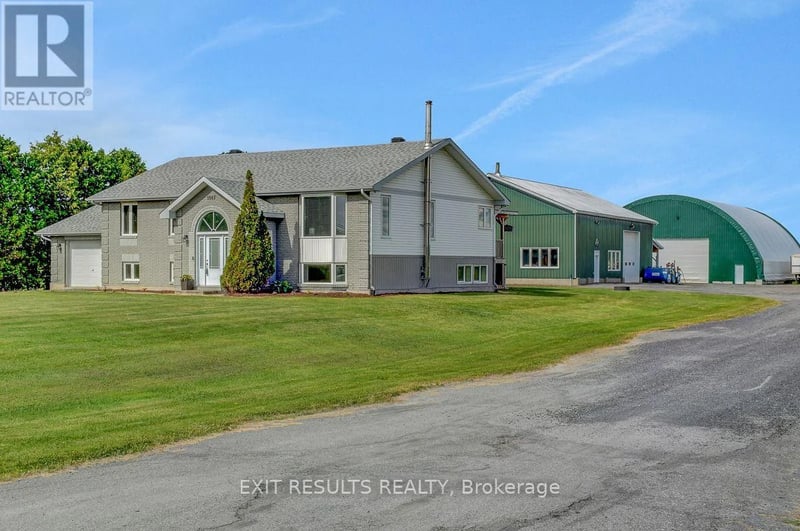 1887 Champlain Street, Clarence-Rocklan, Ontario, K0A1N0, Clarence-Rocklan, Ontario — photo 1 of 5