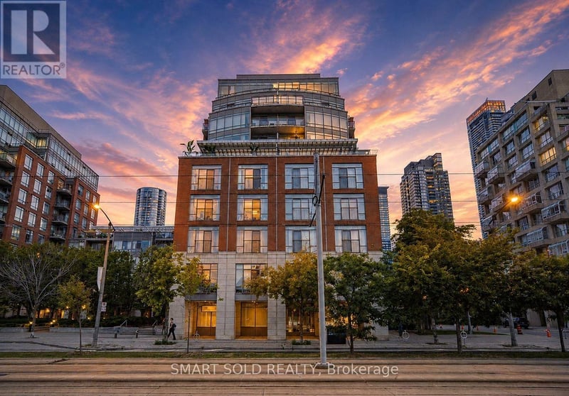 #Ph01E 500 Queens Quay West, Toronto (Waterfront Communities), Ontario, M5V3K8, Toronto (Waterfront Communities), Ontario — photo 1 of 5