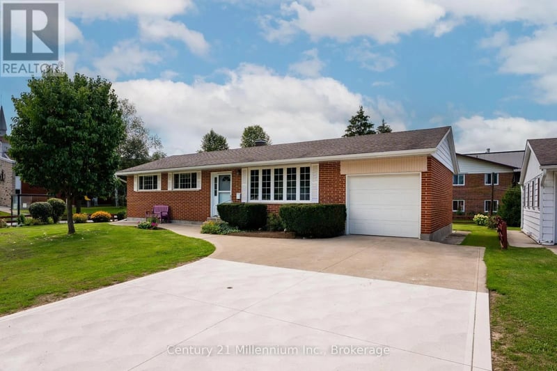 466 7th Avenue East, Owen Sound, Ontario, N4K2X4, Owen Sound, Ontario — photo 1 of 5