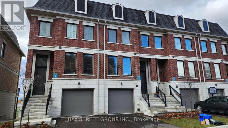 70 Seacoasts Circle, Vaughan (Maple), Ontario, L6A5B6, Vaughan (Maple), Ontario — photo 1 of 5