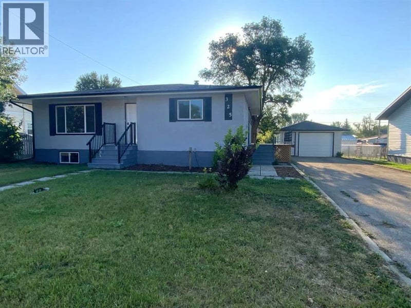 325 Aberdeen Avenue, Carbon, Alberta, T0M0L0, Carbon, Alberta — photo 1 of 5