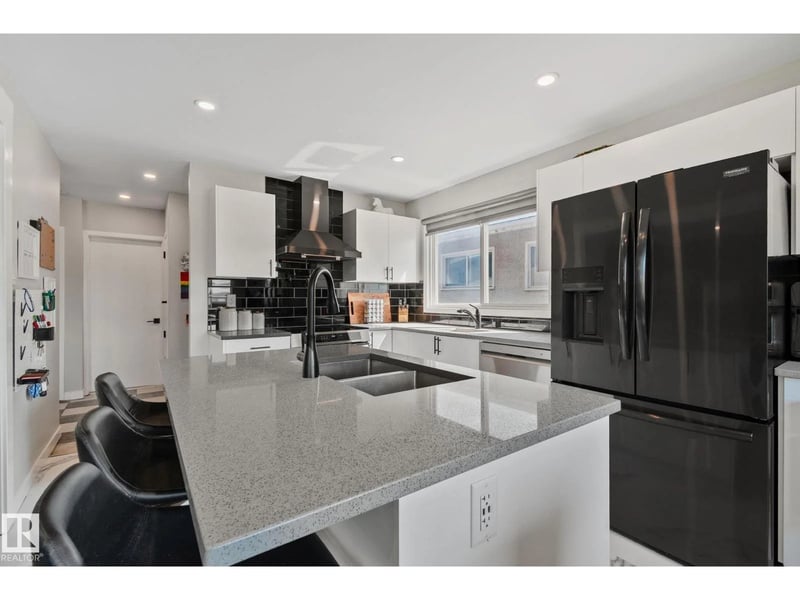4723 105 ST NW, Edmonton, Alberta, T6H2M3, Edmonton, Alberta — photo 1 of 5