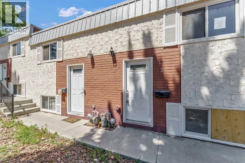 6 Chinook Drive Southwest, Medicine Hat, Alberta, T1A4B3, Medicine Hat, Alberta — photo 1 of 5