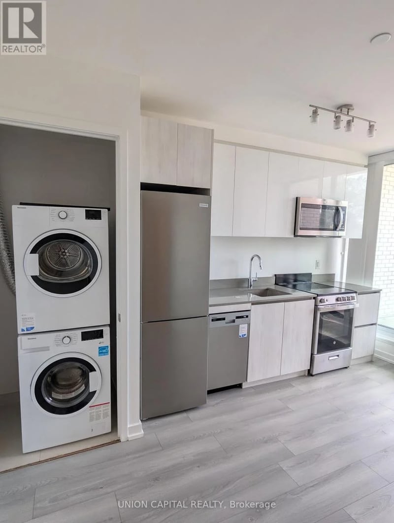 #320 3100 Keele Street, Toronto (Downsview-Roding-CFB), Ontario, M3M0E1, Toronto (Downsview-Roding-CFB), Ontario — photo 1 of 5