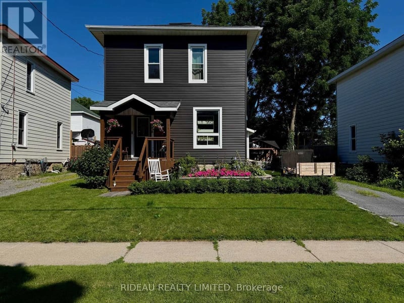 110 Main Street East, Smiths Falls, Ontario, K7A1B2, Smiths Falls, Ontario — photo 1 of 5