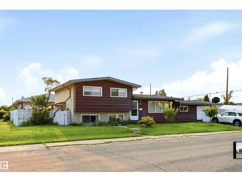 13604 90A ST NW, Edmonton, Alberta, T5E3N8, Edmonton, Alberta — photo 1 of 5