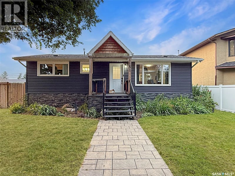 1151 Chaplin STREET E, Swift Current, Saskatchewan, S9H1J9, Swift Current, Saskatchewan — photo 1 of 5