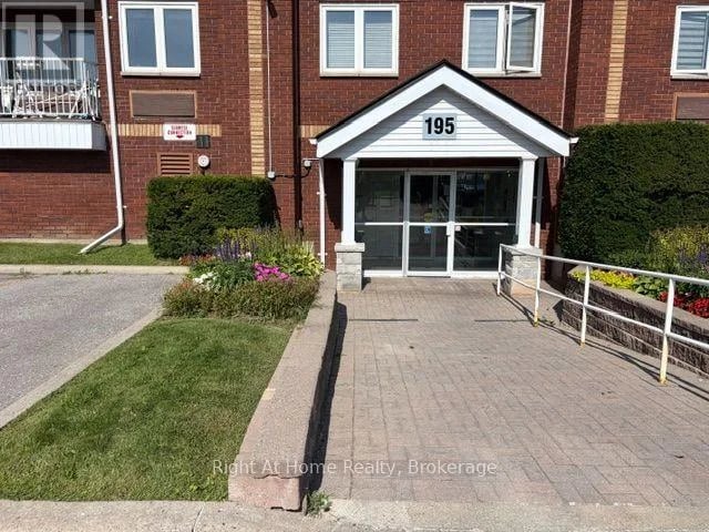 #310 195 lake driveway West, Ajax (South West), Ontario, L1S7H7, Ajax (South West), Ontario — photo 1 of 5
