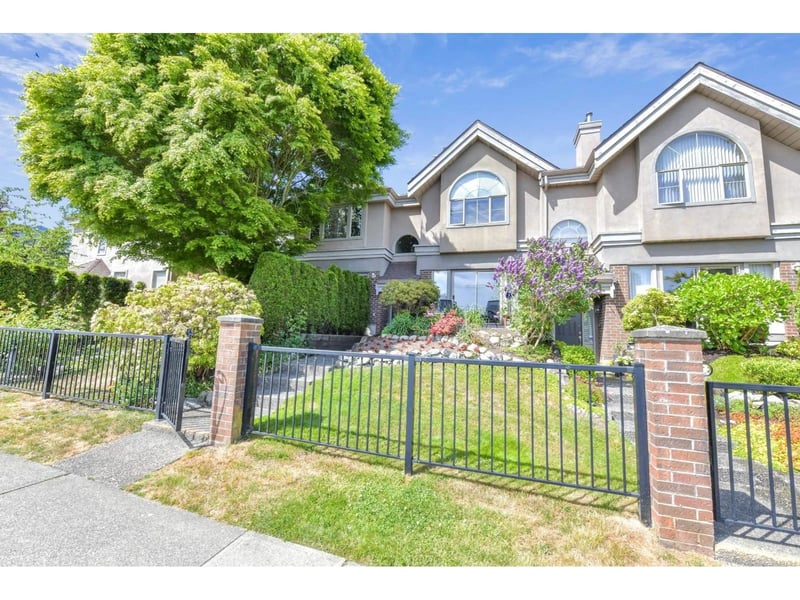 15415 RUSSELL Avenue, White Rock, British Columbia, V4B2R5, White Rock, British Columbia — photo 1 of 5