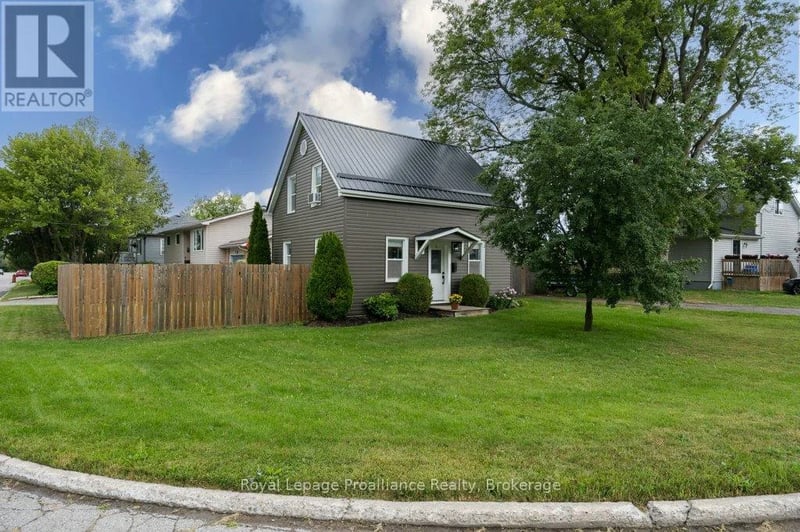 61 Pelham Street, Quinte West (Trenton Ward), Ontario, K8V4T8, Quinte West (Trenton Ward), Ontario — photo 1 of 5