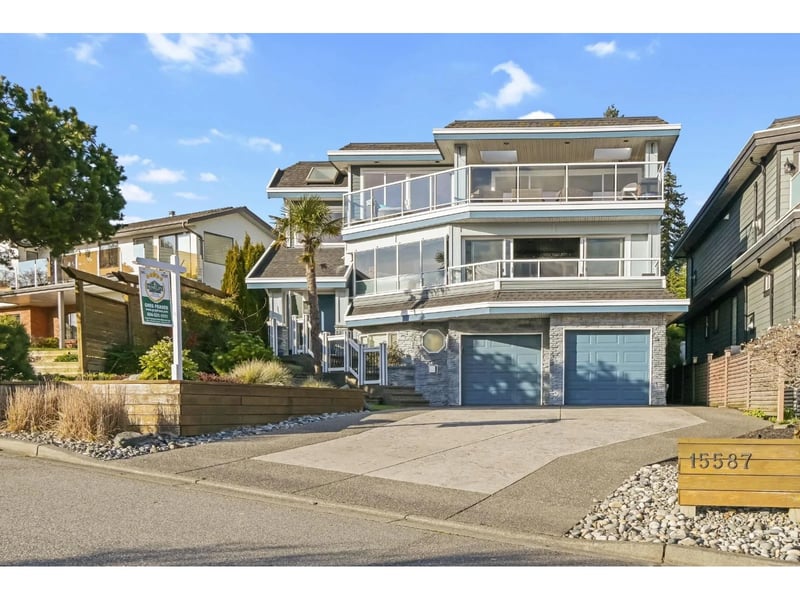 15587 SEMIAHMOO Avenue, White Rock, British Columbia, V4B1V3, White Rock, British Columbia — photo 1 of 5