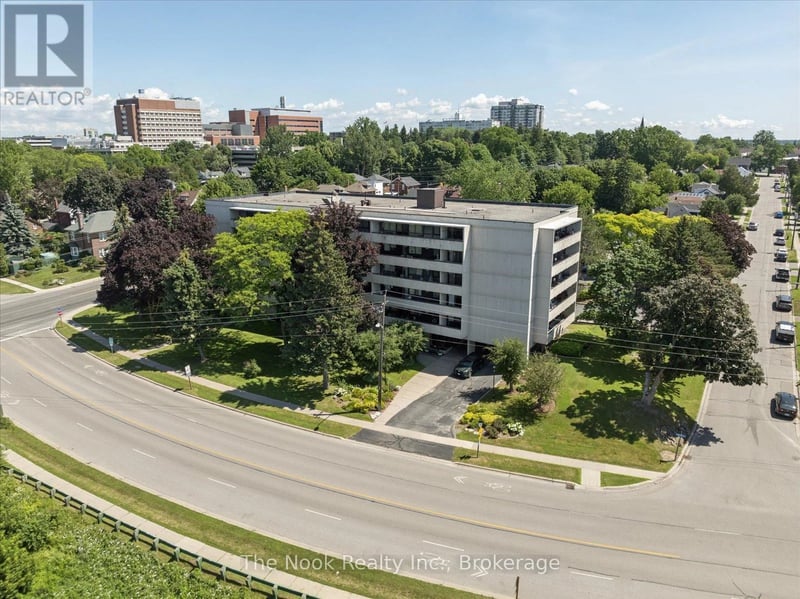 #304 120 Elgin Street West, Oshawa (O'Neill), Ontario, L1G1S7, Oshawa (O'Neill), Ontario — photo 1 of 5