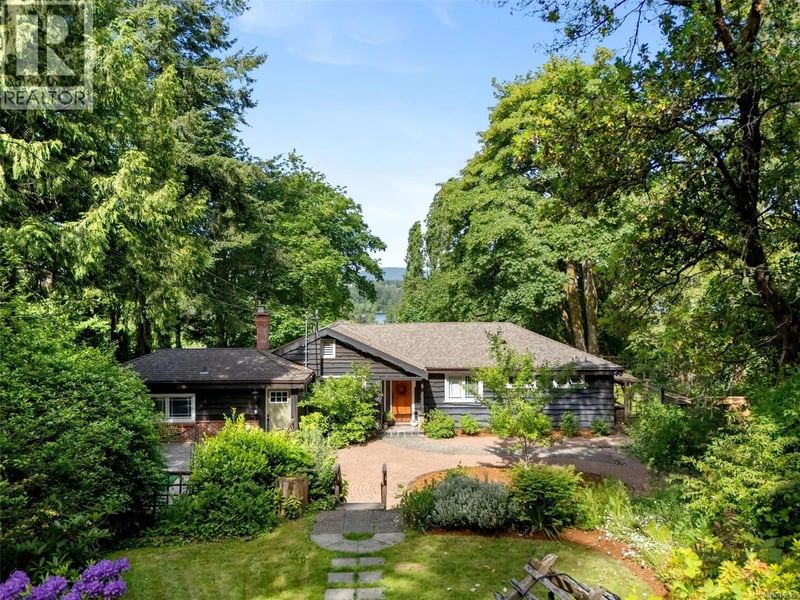 5168 Santa Clara Avenue, Saanich, British Columbia, V8Y1W4, Saanich, British Columbia — photo 1 of 5
