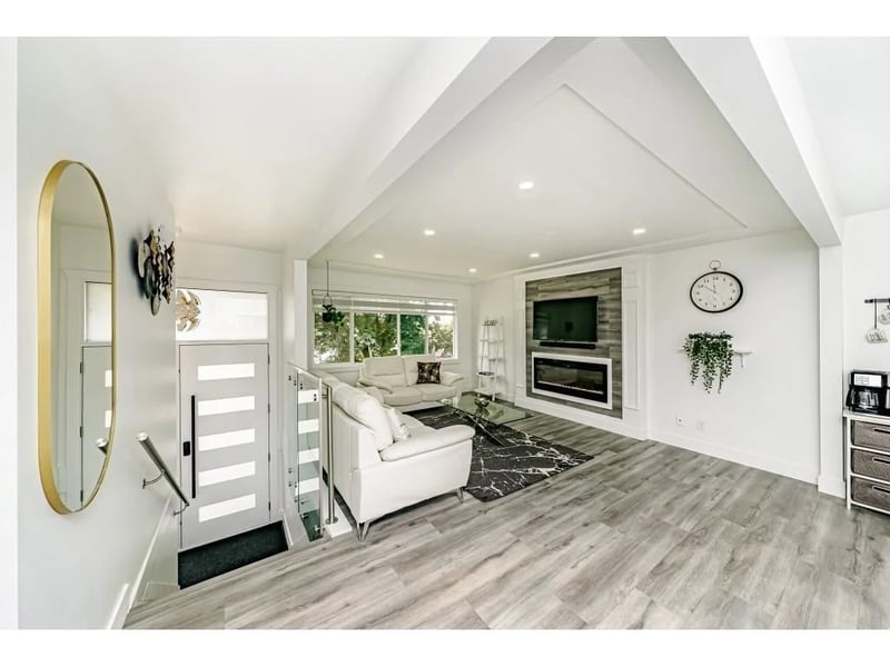 14927 KEW Drive, Surrey, British Columbia, V3R4Y1, Surrey, British Columbia — photo 1 of 5