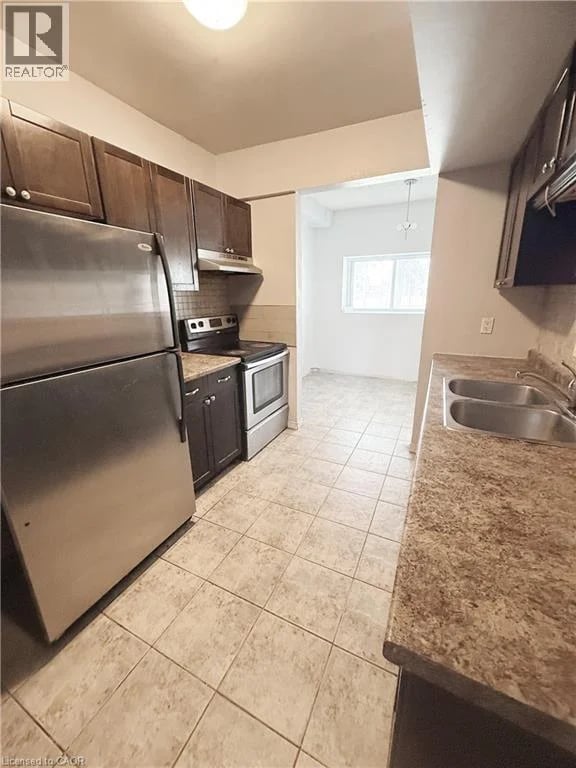 #90 283 FAIRWAY Road North, Kitchener, Ontario, N2A2P1, Kitchener, Ontario — photo 1 of 5