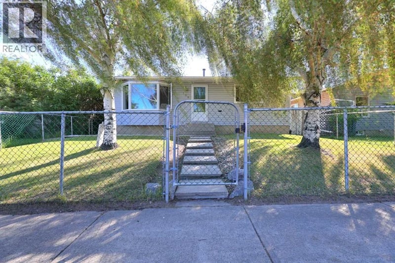 108 Pinecliff Way Northeast, Calgary, Alberta, T1Y3X3, Calgary, Alberta — photo 1 of 5