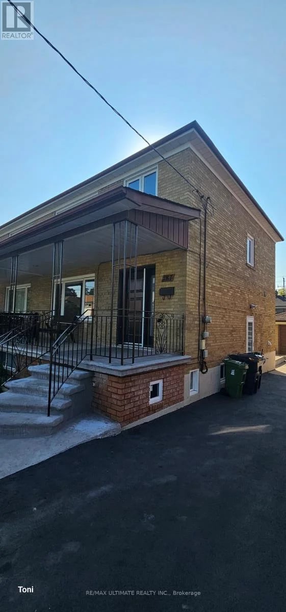 #Main 187 Epsom Downs Drive, Toronto (Downsview-Roding-CFB), Ontario, M3M1S8, Toronto (Downsview-Roding-CFB), Ontario — photo 1 of 5