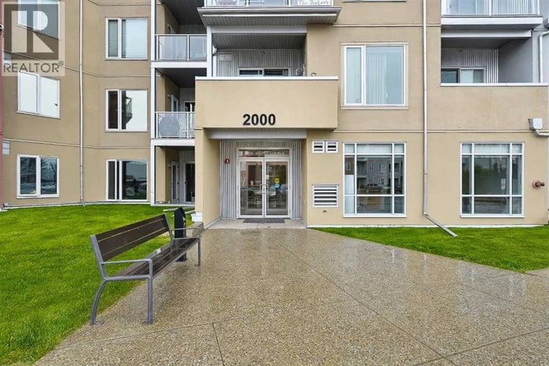 604 East Lake Boulevard Northeast, Airdrie, Alberta, T4A0G6, Airdrie, Alberta — photo 1 of 5