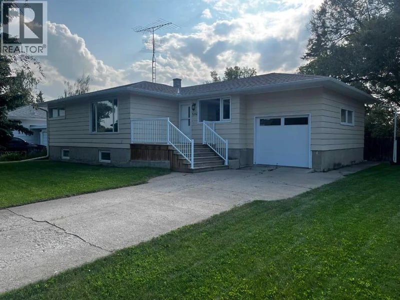 5202 56 Avenue, Olds, Alberta, T4H1H8, Olds, Alberta — photo 1 of 5