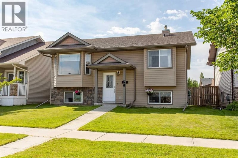 71 Vanier Drive, Red Deer, Alberta, T4R0G3, Red Deer, Alberta — photo 1 of 5