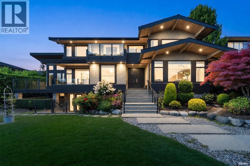 1139 ESQUIMALT Avenue, West Vancouver, British Columbia, V7T1K2, West Vancouver, British Columbia — photo 1 of 5