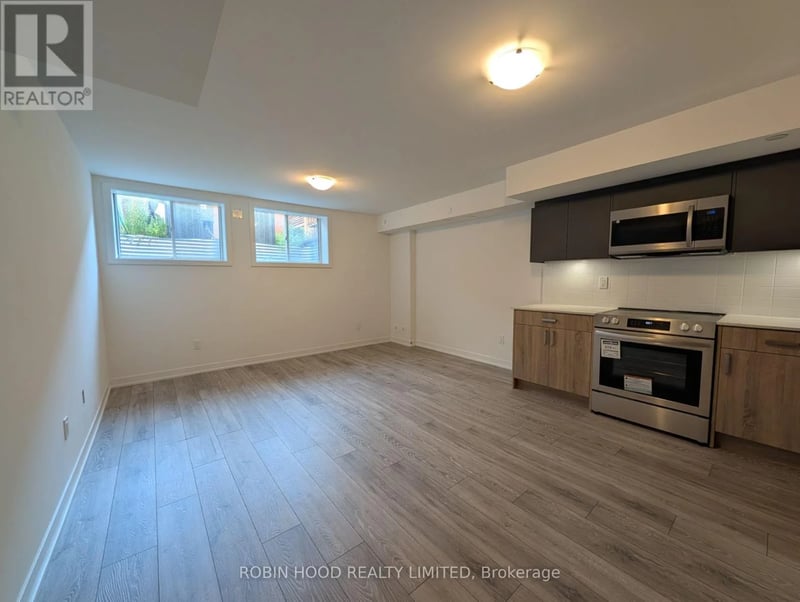 #3 3-70 Green Gardens Boulevard, Toronto (Waterfront Communities), Ontario, M6A0E6, Toronto (Waterfront Communities), Ontario — photo 1 of 5