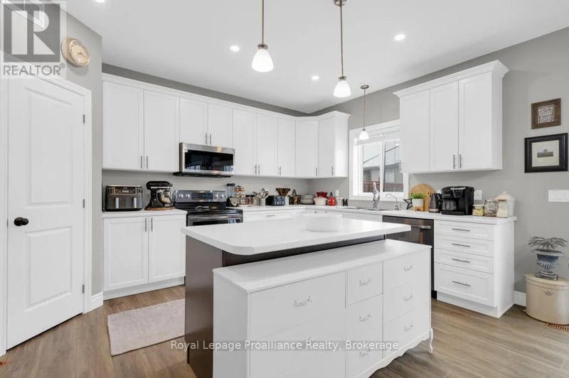 49 Redwood Drive, Belleville (Thurlow Ward), Ontario, K8N0K3, Belleville (Thurlow Ward), Ontario — photo 1 of 5