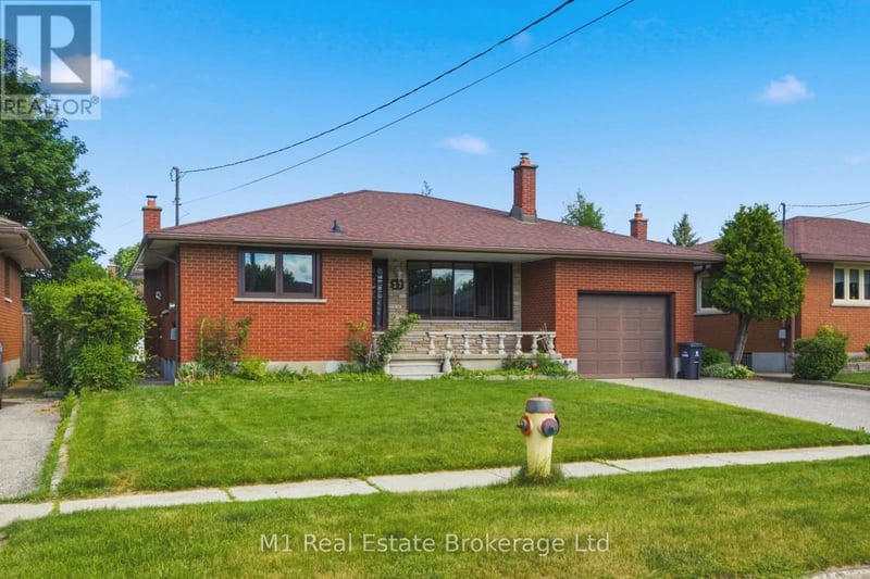 27 Palermo Crescent, Guelph (Grange Road), Ontario, N1E2J8, Guelph (Grange Road), Ontario — photo 1 of 5