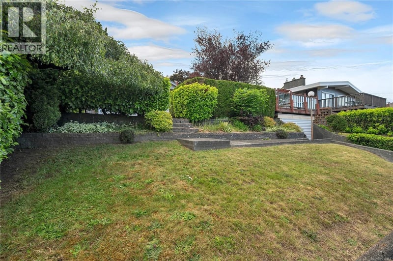 558 Alder Street, Campbell River, British Columbia, V9W2P1, Campbell River, British Columbia — photo 1 of 5