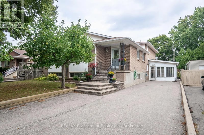 1237 REDBANK Crescent, Oakville (CP College Park), Ontario, L6H1Y4, Oakville (CP College Park), Ontario — photo 1 of 5